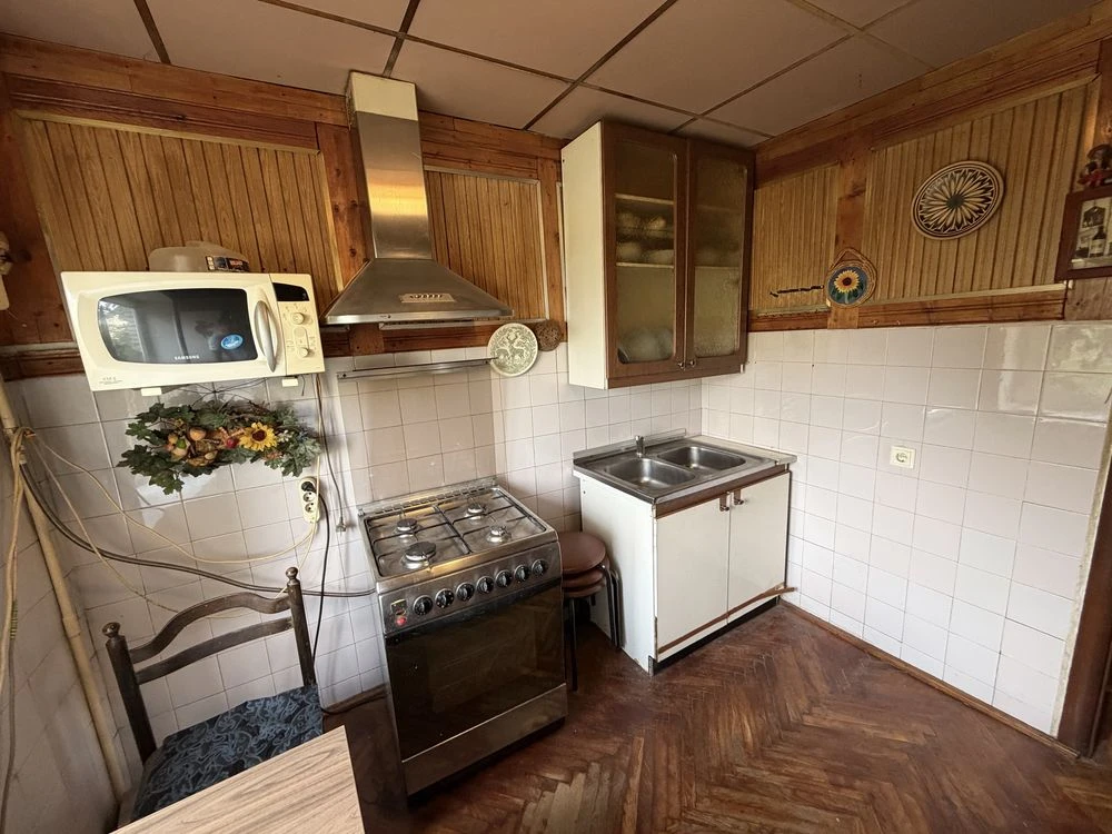 Продаж 3кім. з кладовою та підвалом