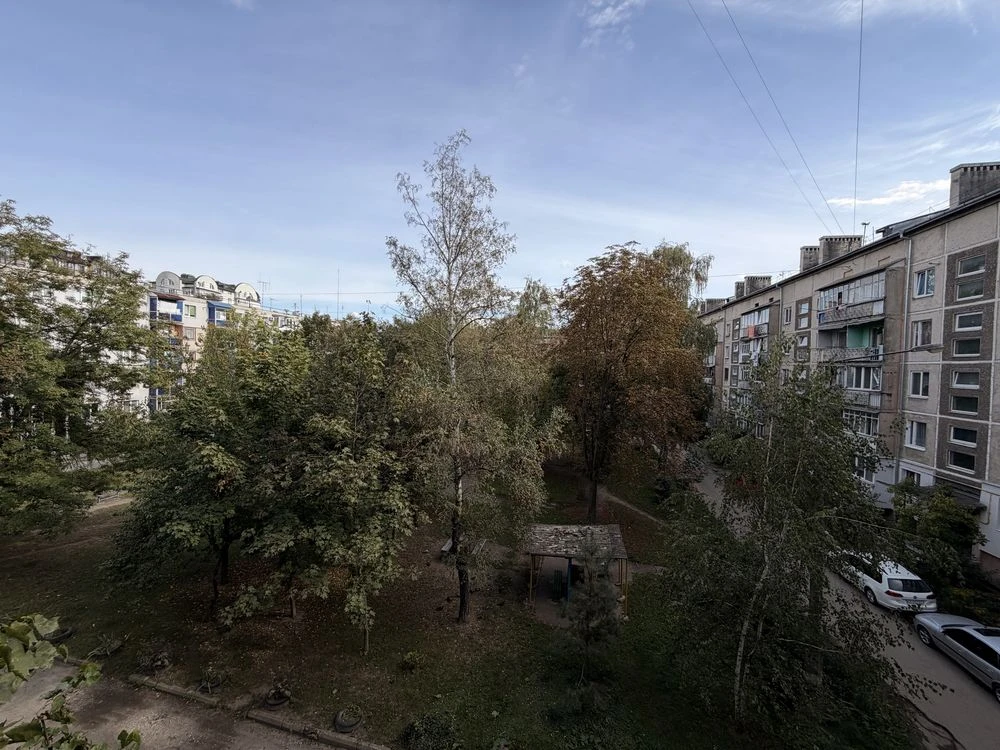 Продаж 3кім. з кладовою та підвалом