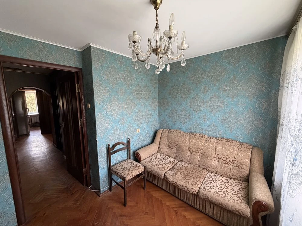 Продаж 3кім. з кладовою та підвалом