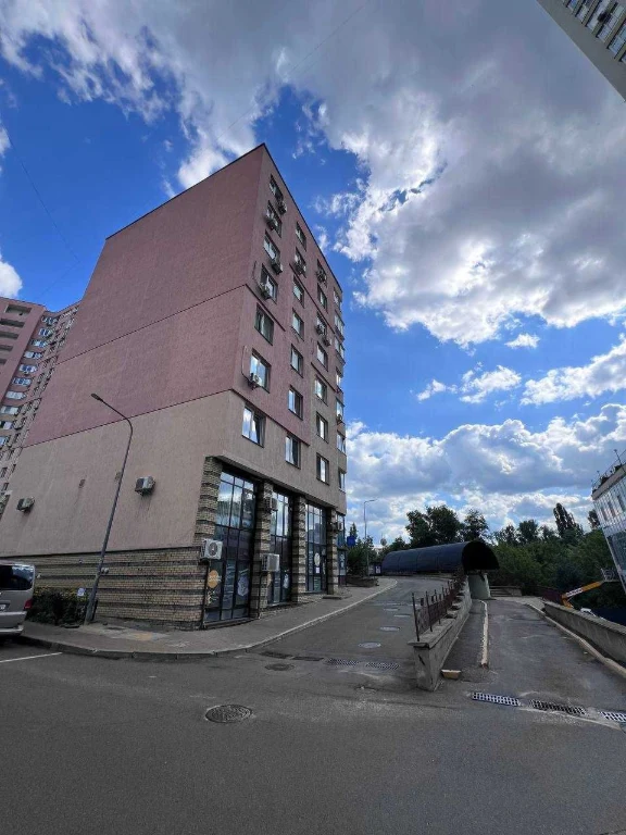Паркомісце з орендарем, дохід 10% річних, пр-т В. Лобановськ