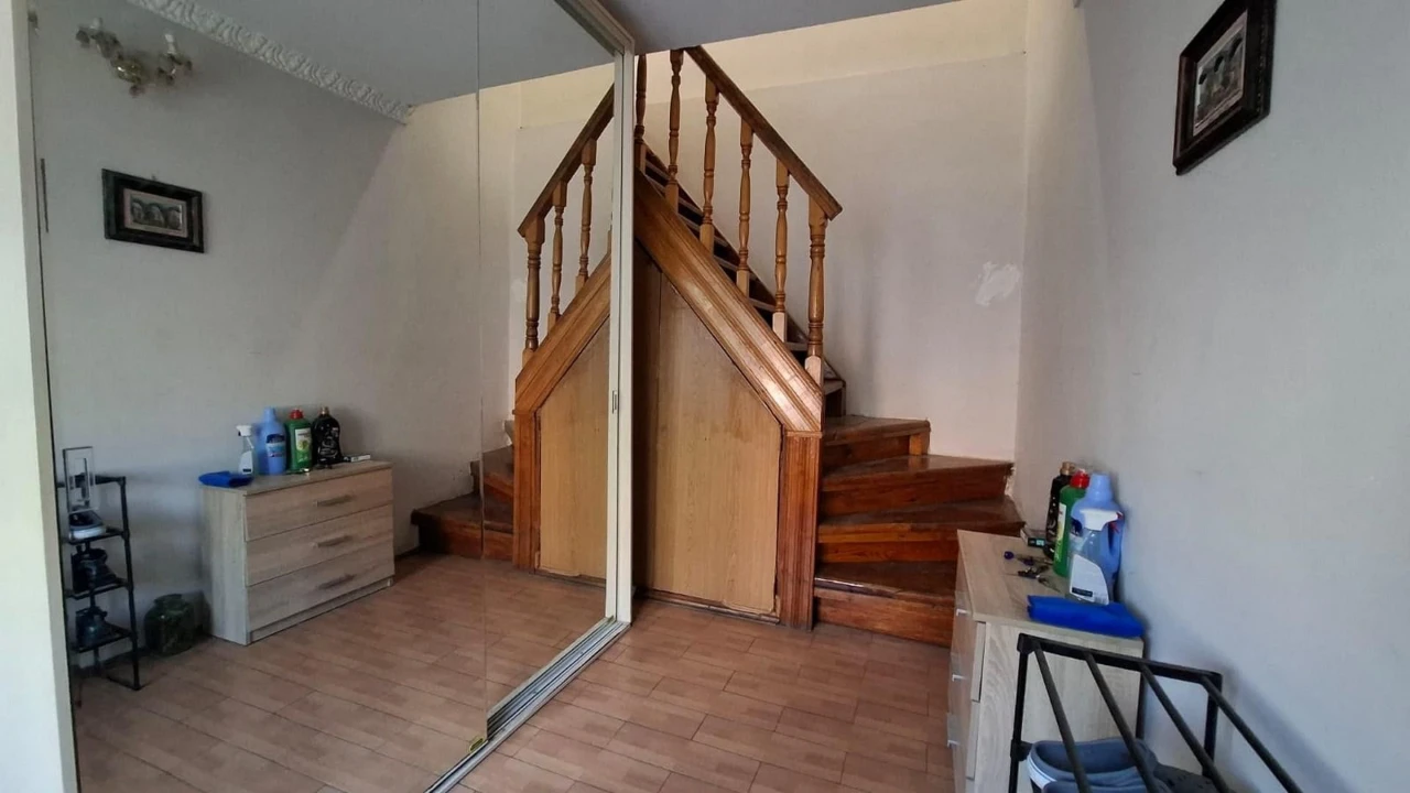 Продам будинок (дом), Журавлівка, метро Київська.