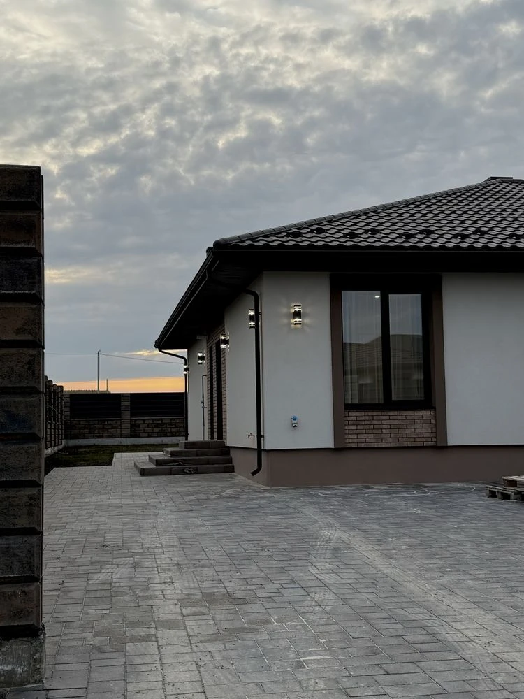 Розкішний котедж в продажі, газове опалення!