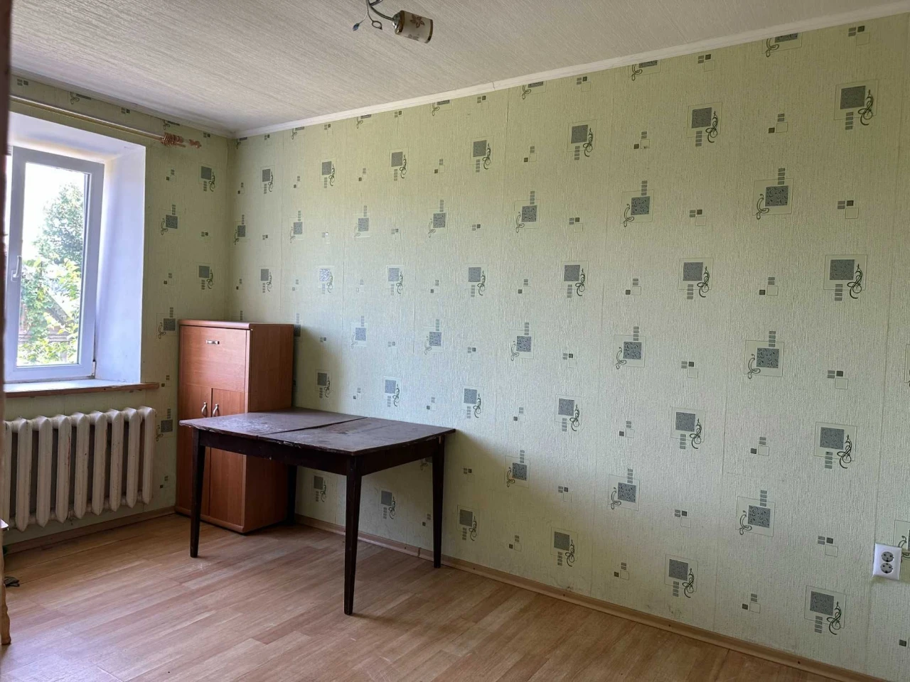 Продам будинок зі  зручностями  центральний район  .