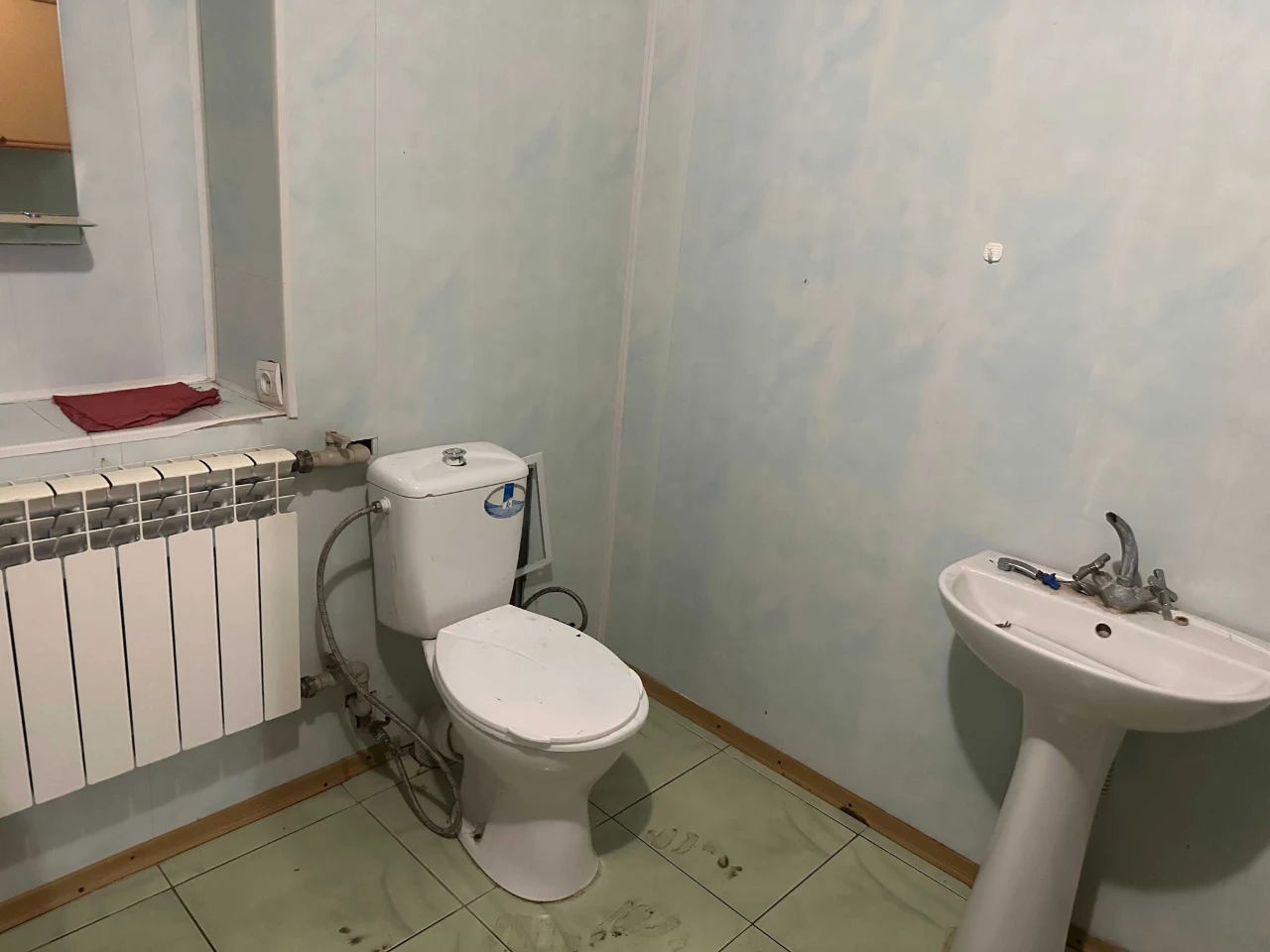 Продам будинок зі  зручностями  центральний район  .