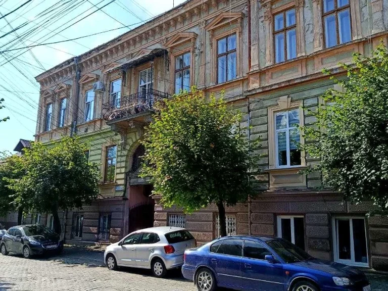 Квартира. Чернівці, Українська вул.