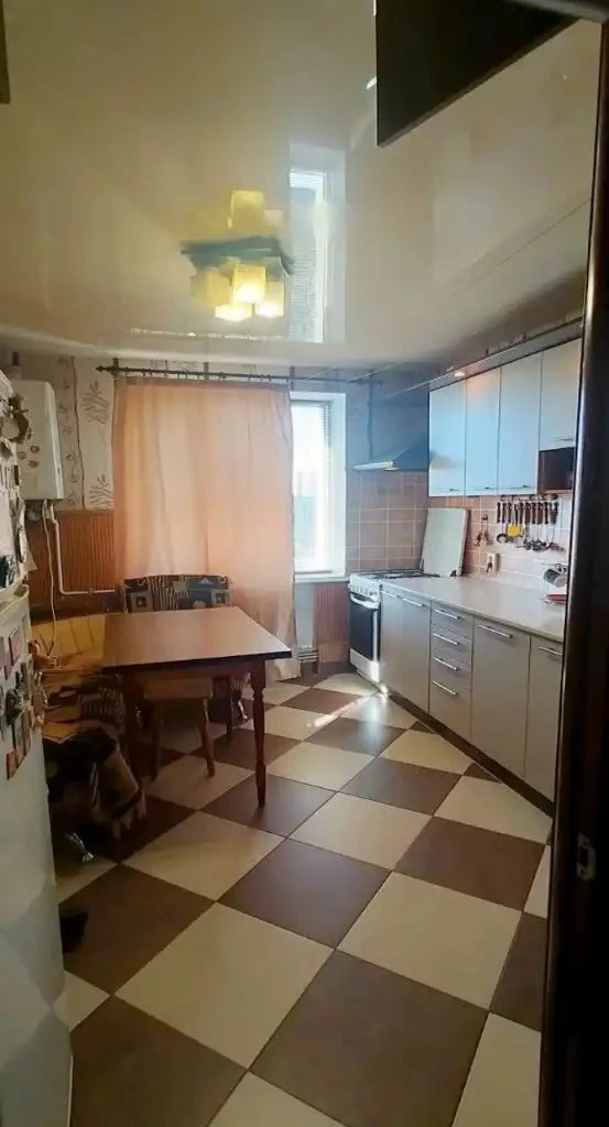 Продам 3к квартиру з автономним газовим опаленням/Новокодаць