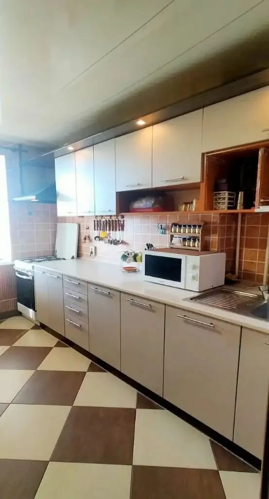 Продам 3к квартиру з автономним газовим опаленням/Новокодаць