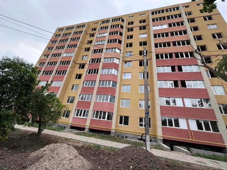 Продам в кирпичном доме квартиру,  55 кв. м.  Двухконтурный