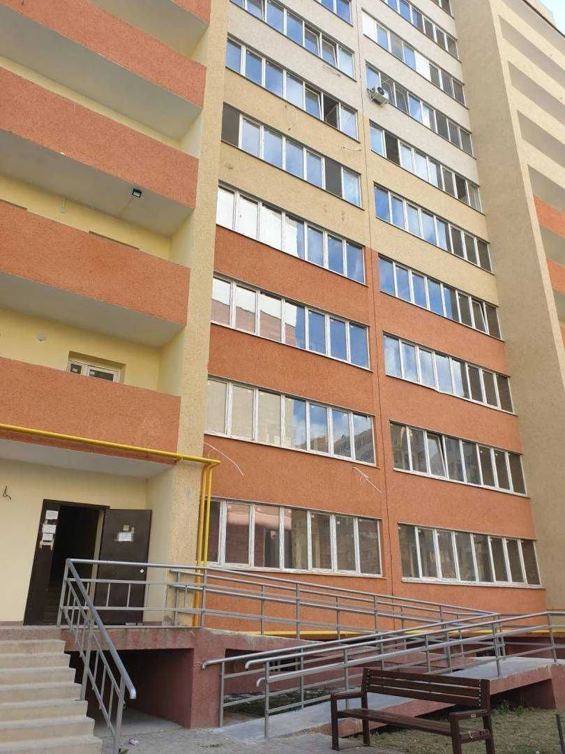 Продам в кирпичном доме квартиру,  55 кв. м.  Двухконтурный