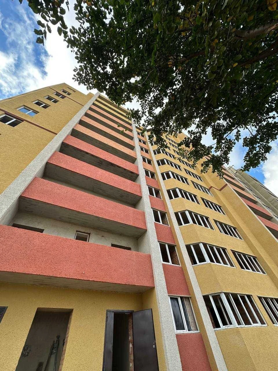Продам в кирпичном доме квартиру,  55 кв. м.  Двухконтурный