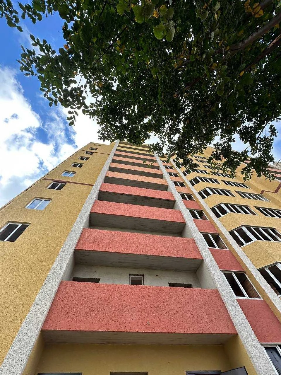 Продам в кирпичном доме квартиру,  55 кв. м.  Двухконтурный