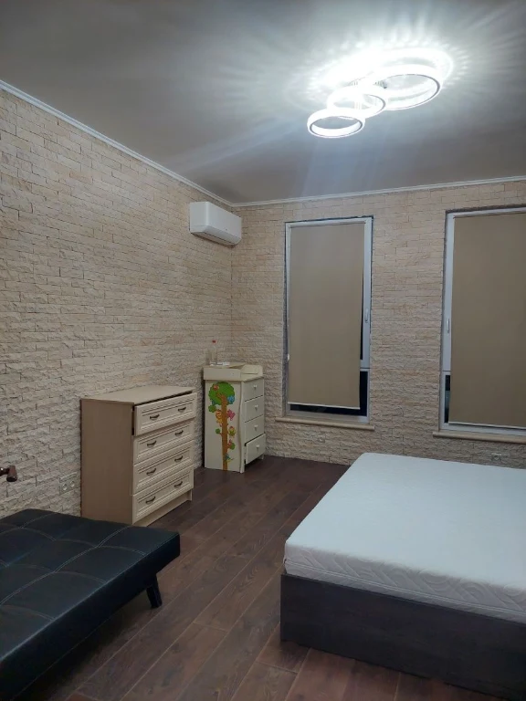 1 комн. квартира 36 м.кв. ,,авторский дизайнер,кирпичный дом
