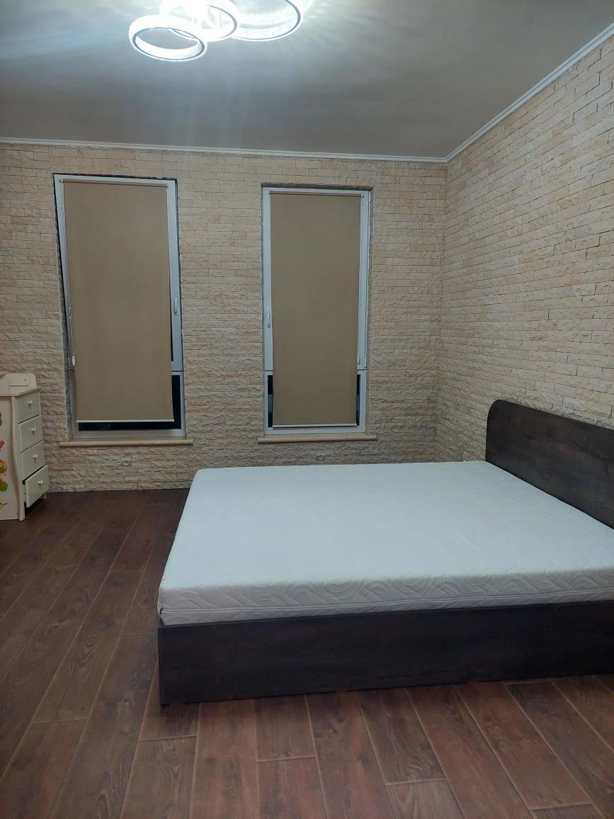 1 комн. квартира 36 м.кв. ,,авторский дизайнер,кирпичный дом