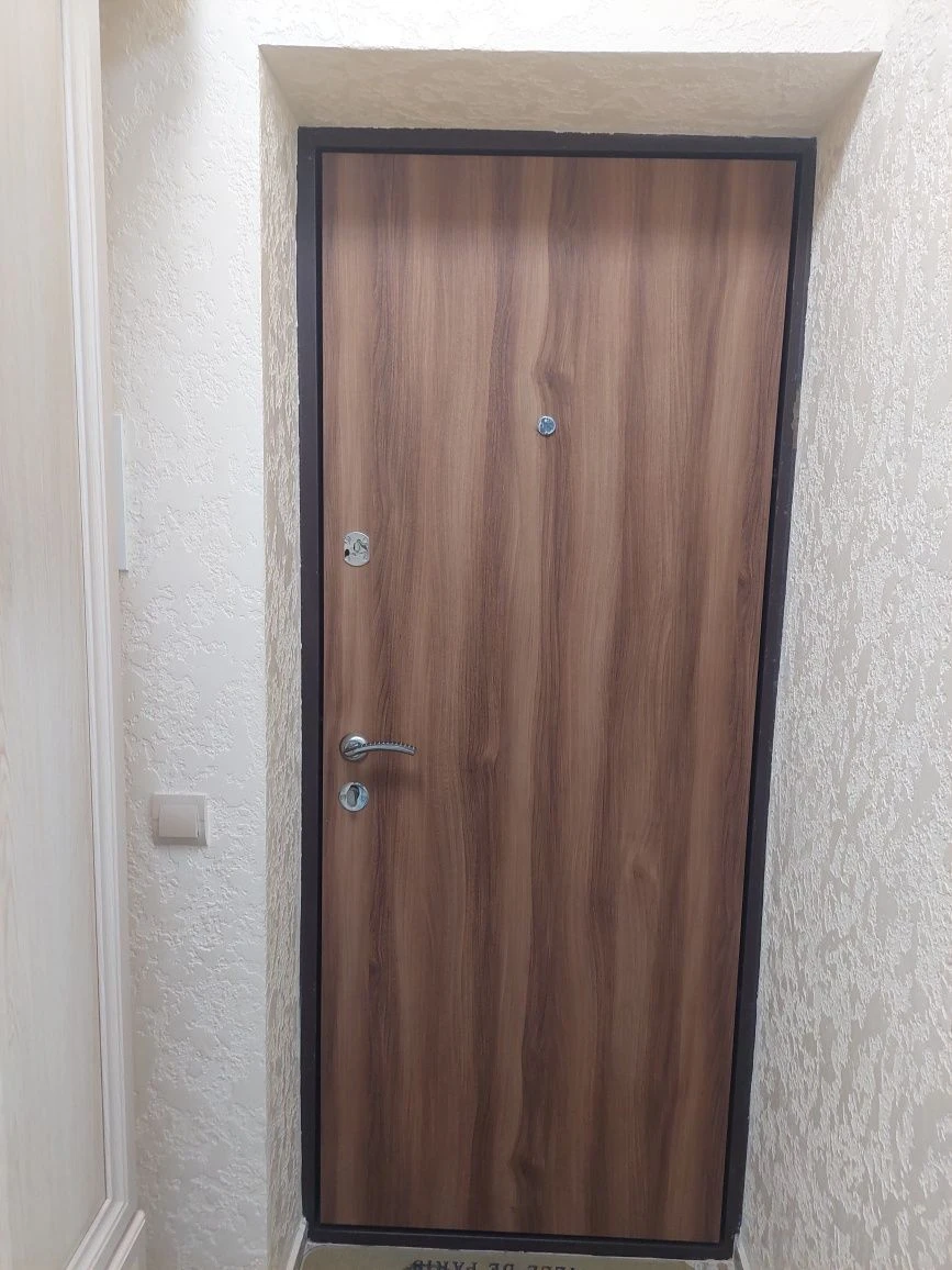 1 комн. квартира 36 м.кв. ,,авторский дизайнер,кирпичный дом