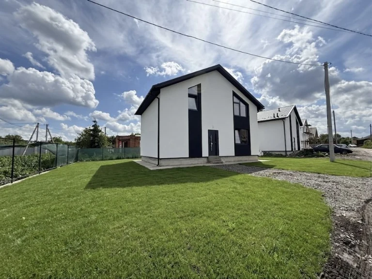 House for sale on 4 acres
