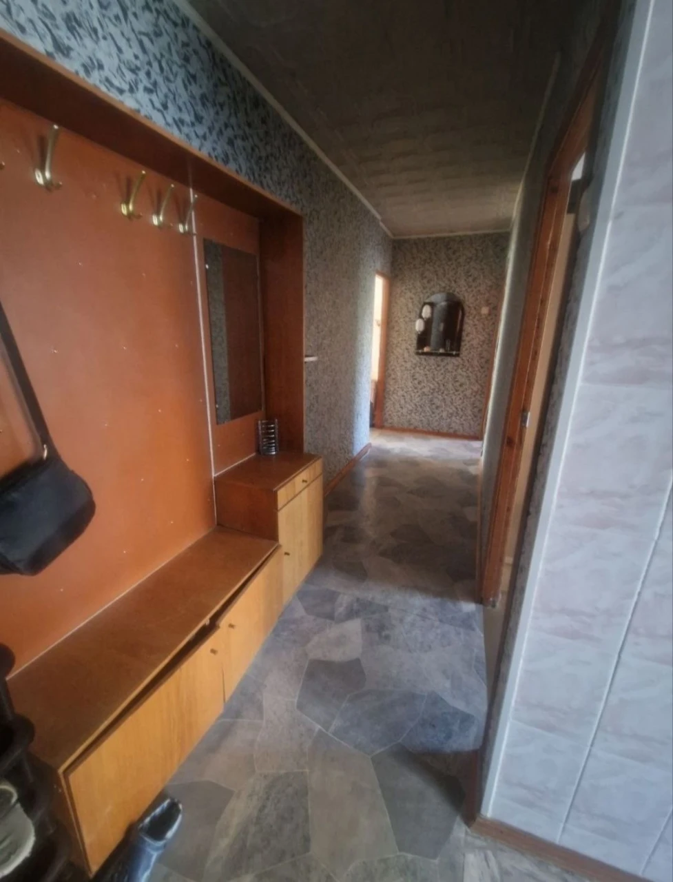 Продам свою 3 кімнатну квартиру Харків 524 м.р. Салтівка.