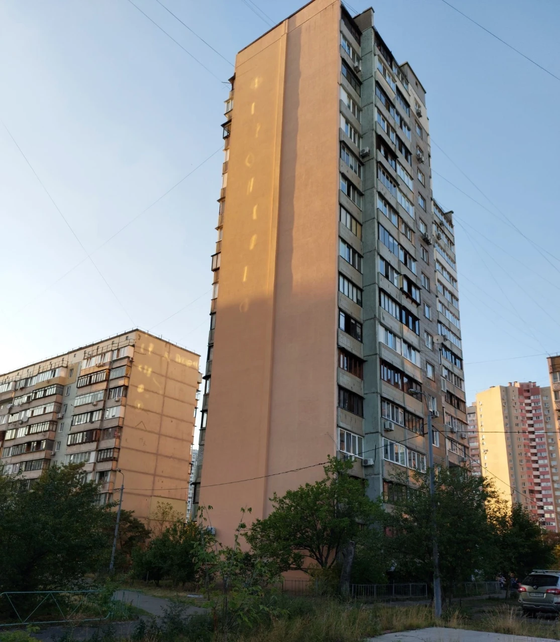 4-комн. кв-ра. 100м. Милославская 37.ТОРГ.
