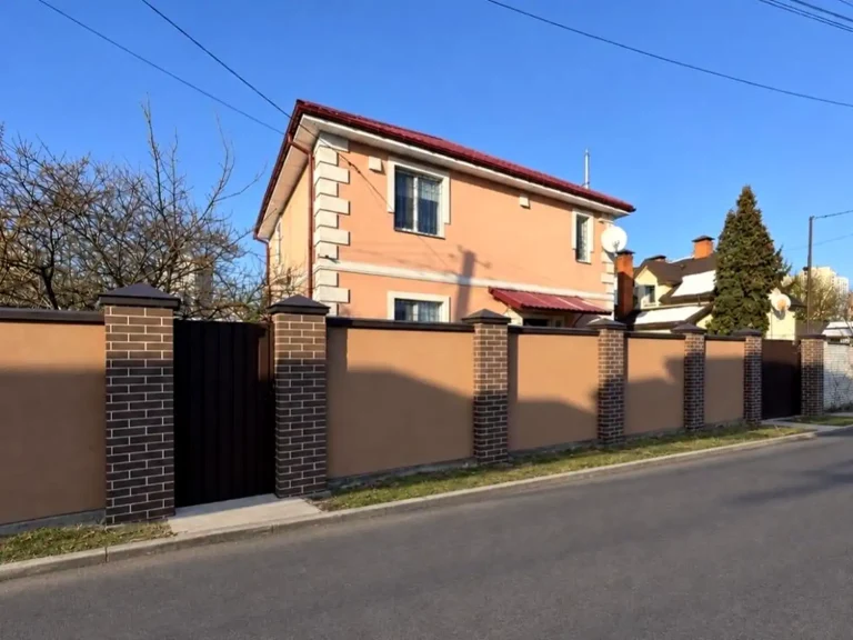 Оренда будинку 173.9 м² 6 сот.
