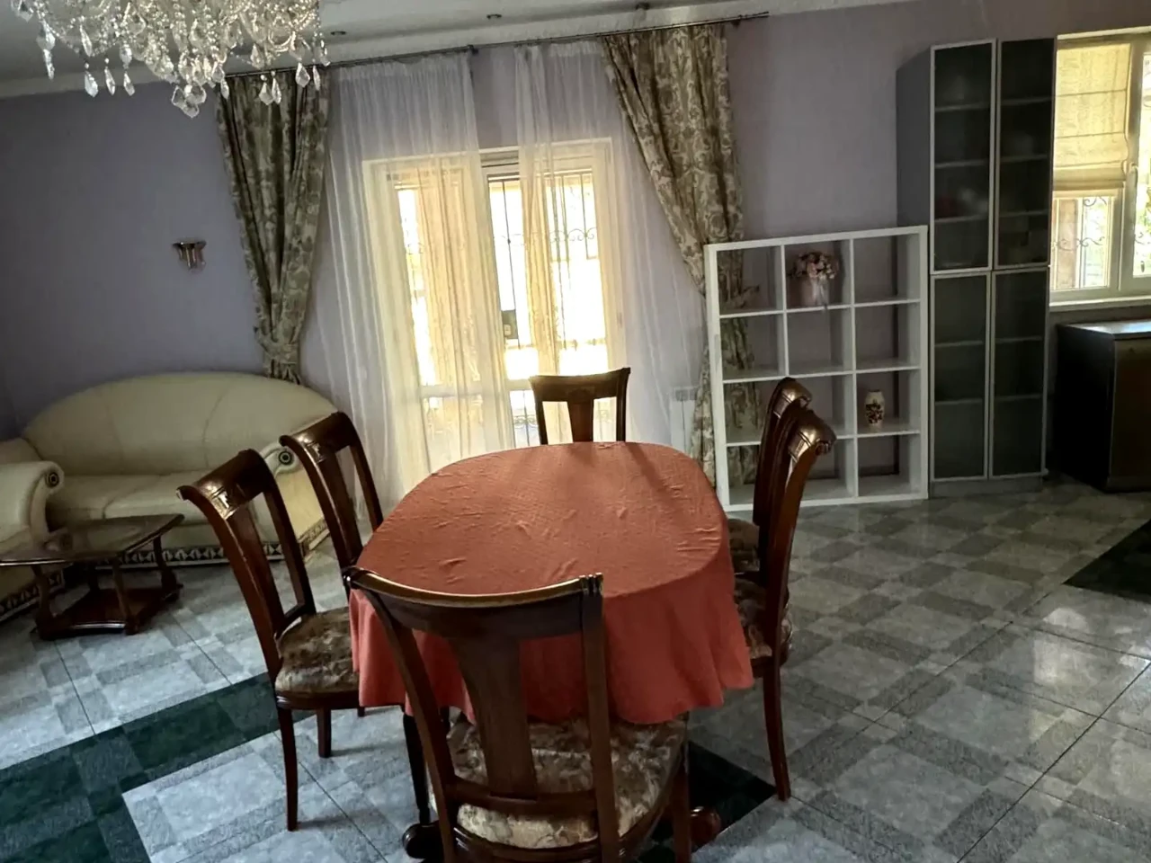 Оренда будинку 173.9 м² 6 сот.