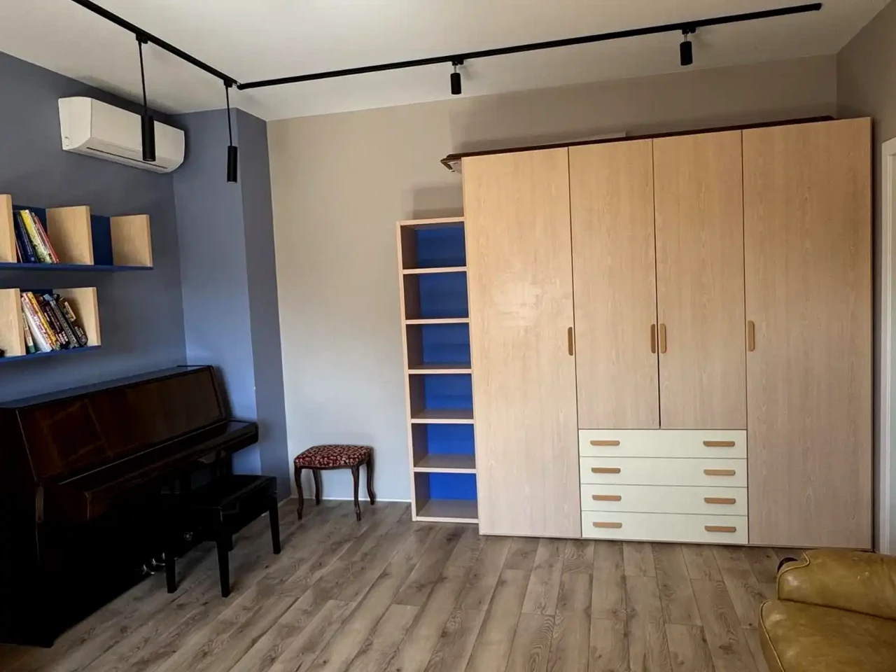 Оренда будинку 173.9 м² 6 сот.