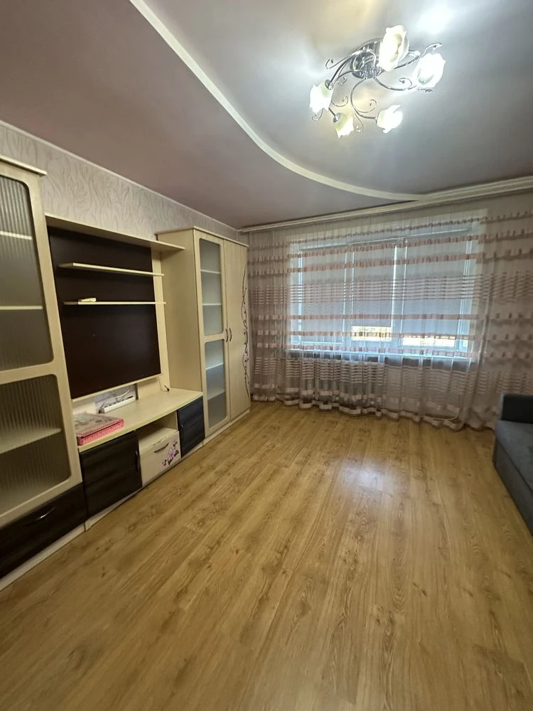 Продаж 2 кімнатної квартири, 12 кватал, будинок цегляний