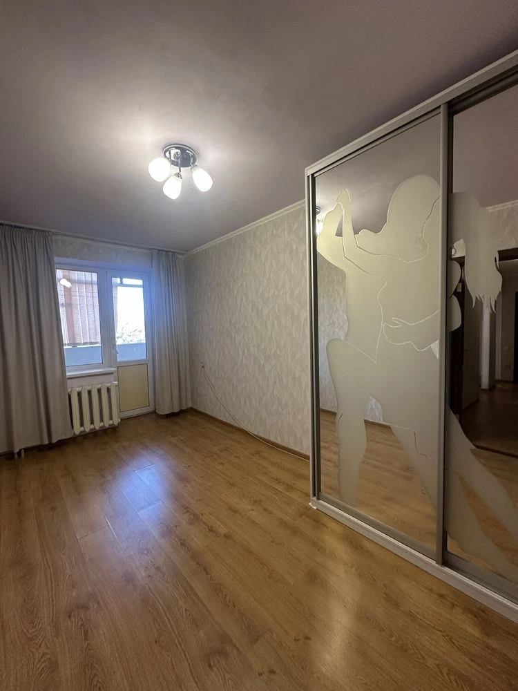 Продаж 2 кімнатної квартири, 12 кватал, будинок цегляний