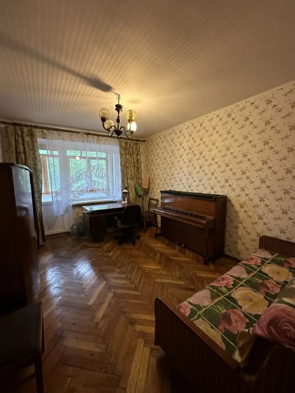 Продаж 3 кімнатної квартири 12 квартал, 2 поверх
