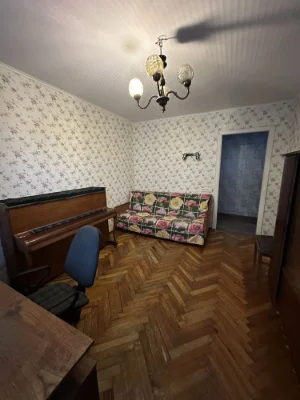 Продаж 3 кімнатної квартири 12 квартал, 2 поверх
