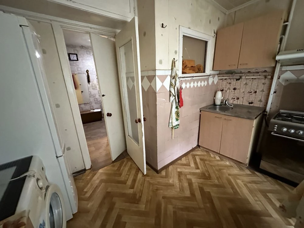 Продаж 3 кімнатної квартири 12 квартал, 2 поверх