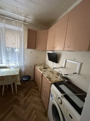 Продаж 3 кімнатної квартири 12 квартал, 2 поверх