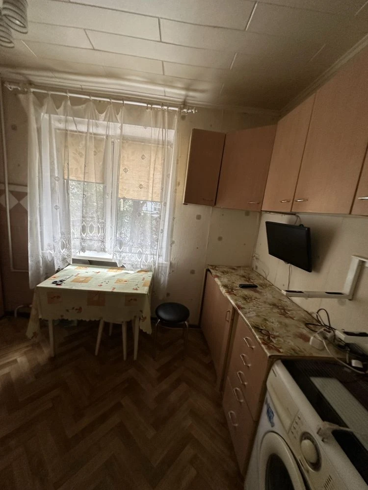 Продаж 3 кімнатної квартири 12 квартал, 2 поверх