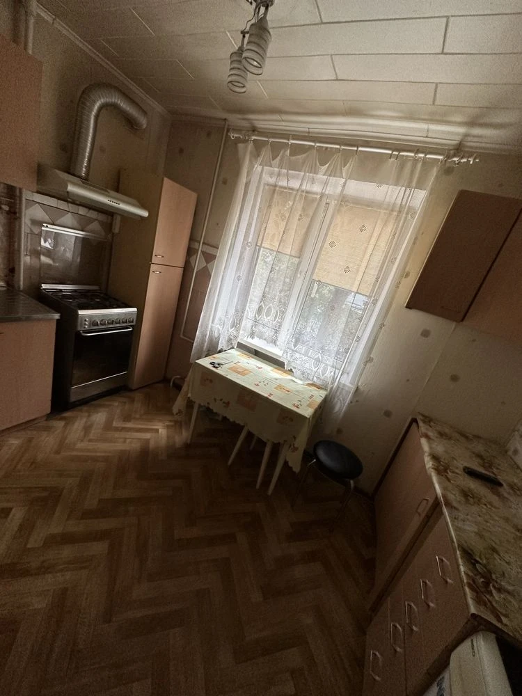 Продаж 3 кімнатної квартири 12 квартал, 2 поверх