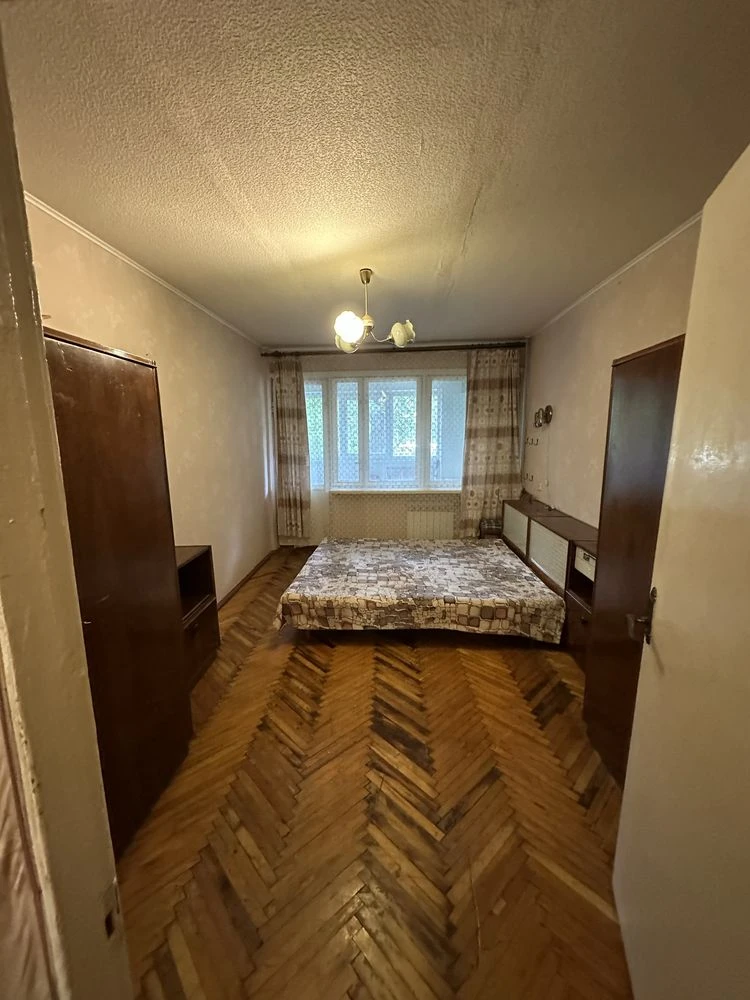 Продаж 3 кімнатної квартири 12 квартал, 2 поверх