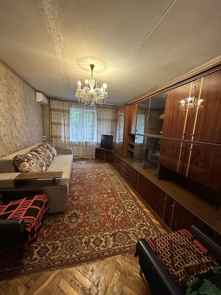 Продаж 3 кімнатної квартири 12 квартал, 2 поверх