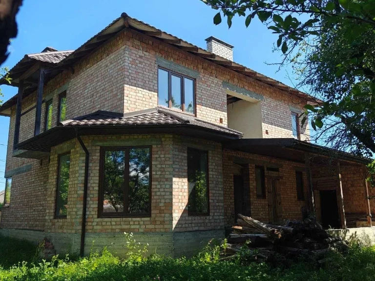 Продаж 2 поверхового будинку з ділянкою на 25 соток, 240 кв.