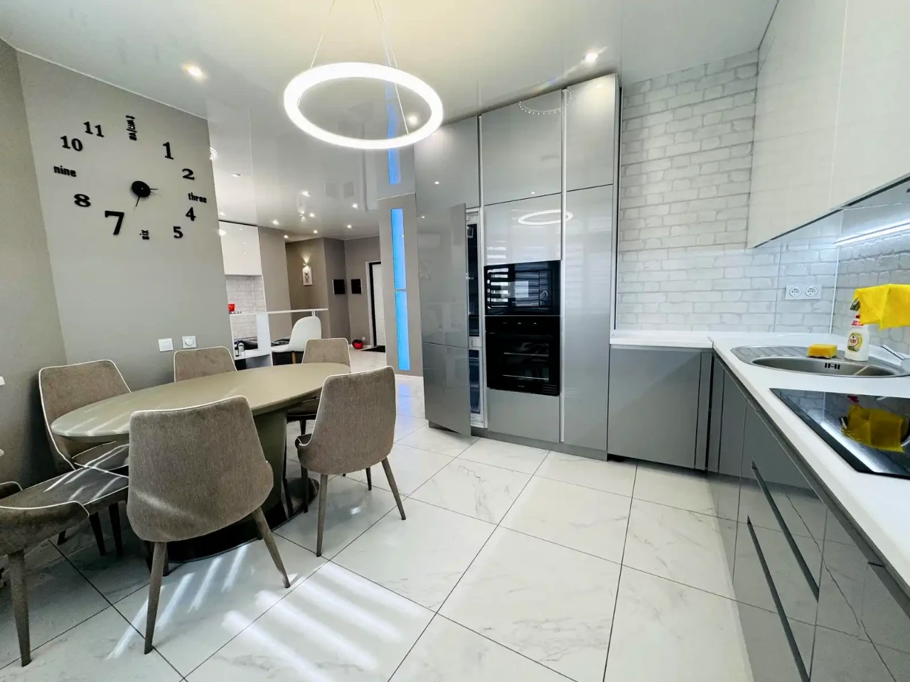 Here are a few options, depending on the desired level of formality and detail:

**Option 1 (Most straightforward):**

"Apartment for rent: 3-room apartment, 90 square meters, 2nd floor of a 25-story building."

**Option 2 (More natural sounding):**

"We are renting a 3-room apartment, 90 square meters, located on the 2nd floor of a 25-story building."

**Option 3 (More descriptive, suitable for an advertisement):**

"3-room apartment for rent: 90 square meters, 2nd floor, 25-story building.  Great location!" (Adding "Great location!" emphasizes a desirable feature.)

**Explanation of choices:**

*   "Оренда квартири" translates directly to "Apartment for rent."
*   "3-кімн." is a common abbreviation for "3-room" in Ukrainian real estate listings.
*   "90 м²" is "90 square meters."
*   "2/25 пов." means "2nd floor of a 25-story building."
*   I've added "of a 25-story building" for clarity in English.

I would choose Option 2 or 3 depending on the context. If it's a formal listing, Option 2 is appropriate. If it's an advertisement, Option 3 might be better.