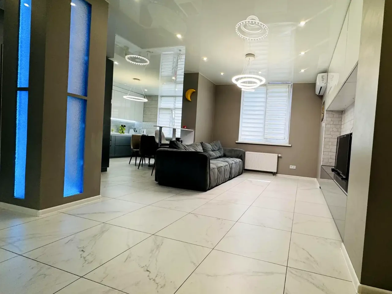 Here are a few options, depending on the desired level of formality and detail:

**Option 1 (Most straightforward):**

"Apartment for rent: 3-room apartment, 90 square meters, 2nd floor of a 25-story building."

**Option 2 (More natural sounding):**

"We are renting a 3-room apartment, 90 square meters, located on the 2nd floor of a 25-story building."

**Option 3 (More descriptive, suitable for an advertisement):**

"3-room apartment for rent: 90 square meters, 2nd floor, 25-story building.  Great location!" (Adding "Great location!" emphasizes a desirable feature.)

**Explanation of choices:**

*   "Оренда квартири" translates directly to "Apartment for rent."
*   "3-кімн." is a common abbreviation for "3-room" in Ukrainian real estate listings.
*   "90 м²" is "90 square meters."
*   "2/25 пов." means "2nd floor of a 25-story building."
*   I've added "of a 25-story building" for clarity in English.

I would choose Option 2 or 3 depending on the context. If it's a formal listing, Option 2 is appropriate. If it's an advertisement, Option 3 might be better.