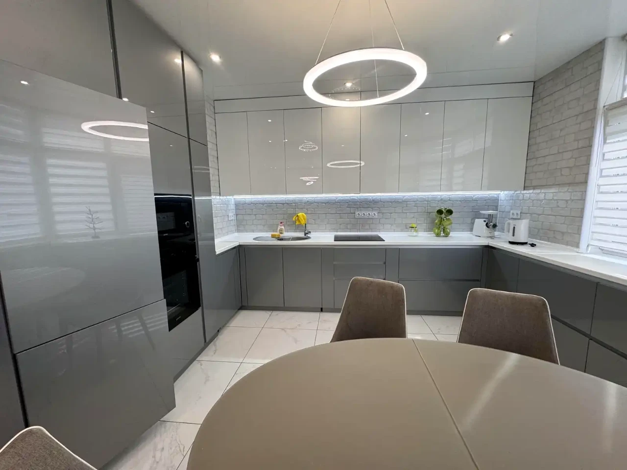Here are a few options, depending on the desired level of formality and detail:

**Option 1 (Most straightforward):**

"Apartment for rent: 3-room apartment, 90 square meters, 2nd floor of a 25-story building."

**Option 2 (More natural sounding):**

"We are renting a 3-room apartment, 90 square meters, located on the 2nd floor of a 25-story building."

**Option 3 (More descriptive, suitable for an advertisement):**

"3-room apartment for rent: 90 square meters, 2nd floor, 25-story building.  Great location!" (Adding "Great location!" emphasizes a desirable feature.)

**Explanation of choices:**

*   "Оренда квартири" translates directly to "Apartment for rent."
*   "3-кімн." is a common abbreviation for "3-room" in Ukrainian real estate listings.
*   "90 м²" is "90 square meters."
*   "2/25 пов." means "2nd floor of a 25-story building."
*   I've added "of a 25-story building" for clarity in English.

I would choose Option 2 or 3 depending on the context. If it's a formal listing, Option 2 is appropriate. If it's an advertisement, Option 3 might be better.