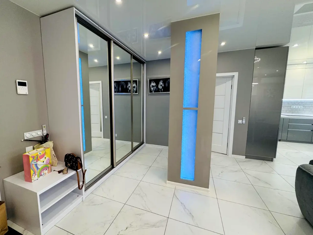 Here are a few options, depending on the desired level of formality and detail:

**Option 1 (Most straightforward):**

"Apartment for rent: 3-room apartment, 90 square meters, 2nd floor of a 25-story building."

**Option 2 (More natural sounding):**

"We are renting a 3-room apartment, 90 square meters, located on the 2nd floor of a 25-story building."

**Option 3 (More descriptive, suitable for an advertisement):**

"3-room apartment for rent: 90 square meters, 2nd floor, 25-story building.  Great location!" (Adding "Great location!" emphasizes a desirable feature.)

**Explanation of choices:**

*   "Оренда квартири" translates directly to "Apartment for rent."
*   "3-кімн." is a common abbreviation for "3-room" in Ukrainian real estate listings.
*   "90 м²" is "90 square meters."
*   "2/25 пов." means "2nd floor of a 25-story building."
*   I've added "of a 25-story building" for clarity in English.

I would choose Option 2 or 3 depending on the context. If it's a formal listing, Option 2 is appropriate. If it's an advertisement, Option 3 might be better.