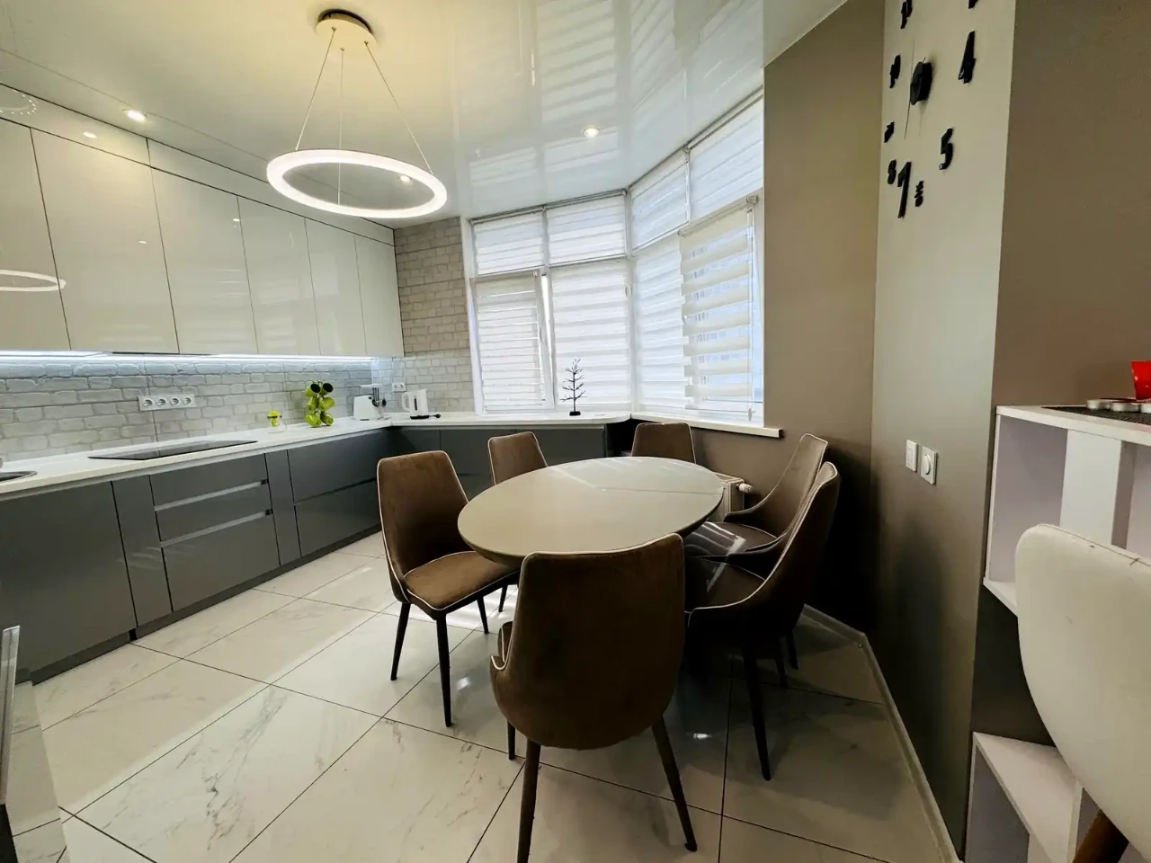 Here are a few options, depending on the desired level of formality and detail:

**Option 1 (Most straightforward):**

"Apartment for rent: 3-room apartment, 90 square meters, 2nd floor of a 25-story building."

**Option 2 (More natural sounding):**

"We are renting a 3-room apartment, 90 square meters, located on the 2nd floor of a 25-story building."

**Option 3 (More descriptive, suitable for an advertisement):**

"3-room apartment for rent: 90 square meters, 2nd floor, 25-story building.  Great location!" (Adding "Great location!" emphasizes a desirable feature.)

**Explanation of choices:**

*   "Оренда квартири" translates directly to "Apartment for rent."
*   "3-кімн." is a common abbreviation for "3-room" in Ukrainian real estate listings.
*   "90 м²" is "90 square meters."
*   "2/25 пов." means "2nd floor of a 25-story building."
*   I've added "of a 25-story building" for clarity in English.

I would choose Option 2 or 3 depending on the context. If it's a formal listing, Option 2 is appropriate. If it's an advertisement, Option 3 might be better.
