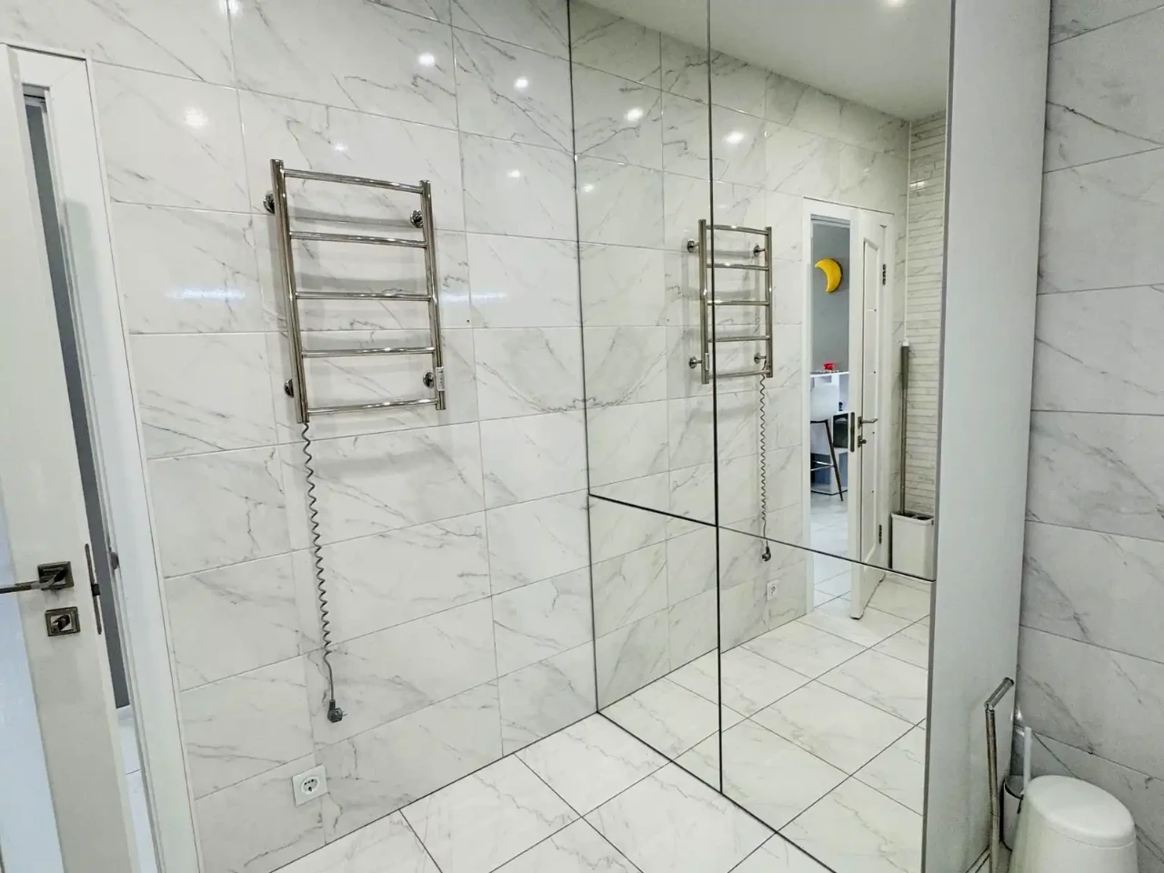Here are a few options, depending on the desired level of formality and detail:

**Option 1 (Most straightforward):**

"Apartment for rent: 3-room apartment, 90 square meters, 2nd floor of a 25-story building."

**Option 2 (More natural sounding):**

"We are renting a 3-room apartment, 90 square meters, located on the 2nd floor of a 25-story building."

**Option 3 (More descriptive, suitable for an advertisement):**

"3-room apartment for rent: 90 square meters, 2nd floor, 25-story building.  Great location!" (Adding "Great location!" emphasizes a desirable feature.)

**Explanation of choices:**

*   "Оренда квартири" translates directly to "Apartment for rent."
*   "3-кімн." is a common abbreviation for "3-room" in Ukrainian real estate listings.
*   "90 м²" is "90 square meters."
*   "2/25 пов." means "2nd floor of a 25-story building."
*   I've added "of a 25-story building" for clarity in English.

I would choose Option 2 or 3 depending on the context. If it's a formal listing, Option 2 is appropriate. If it's an advertisement, Option 3 might be better.