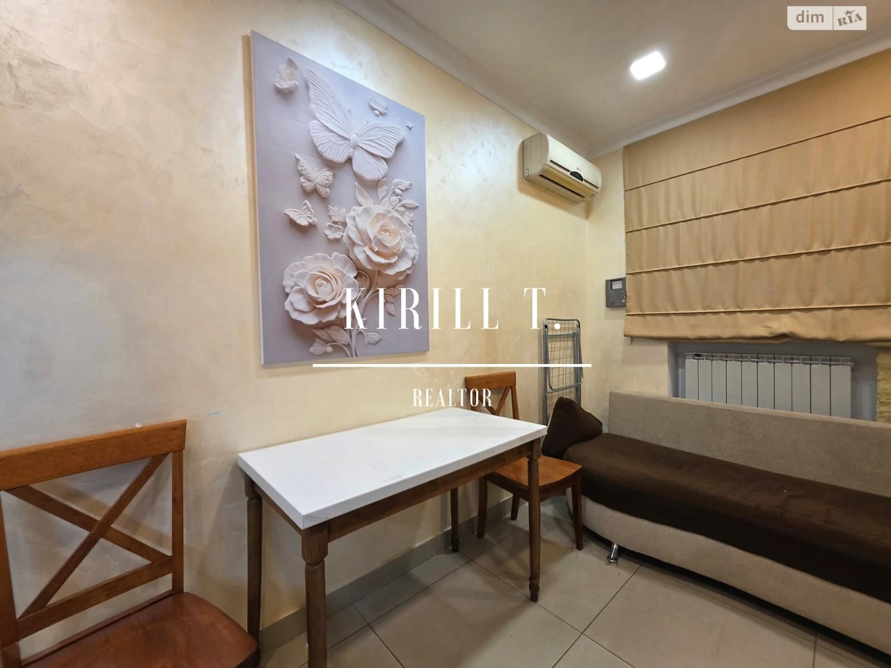 Here are a few options, depending on the specific context and desired emphasis:

**Option 1 (Most straightforward):**

Long-Term Rental, City Center Apartment

**Option 2 (More descriptive):**

Long-Term Rental: Apartment in the City Center

**Option 3 (Focus on availability):**

Apartment for Long-Term Rental in the City Center

**Option 4 (If emphasizing the location):**

City Center Apartment - Long-Term Rental

**Which option is best depends on where this phrase will be used.  For example, if it's a heading on a website, Option 1 or 4 might be best. If it's part of a longer description, Option 2 or 3 might be more appropriate.**