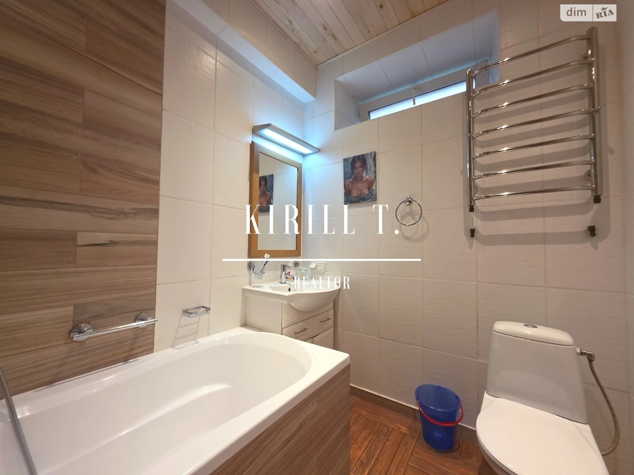Here are a few options, depending on the specific context and desired emphasis:

**Option 1 (Most straightforward):**

Long-Term Rental, City Center Apartment

**Option 2 (More descriptive):**

Long-Term Rental: Apartment in the City Center

**Option 3 (Focus on availability):**

Apartment for Long-Term Rental in the City Center

**Option 4 (If emphasizing the location):**

City Center Apartment - Long-Term Rental

**Which option is best depends on where this phrase will be used.  For example, if it's a heading on a website, Option 1 or 4 might be best. If it's part of a longer description, Option 2 or 3 might be more appropriate.**