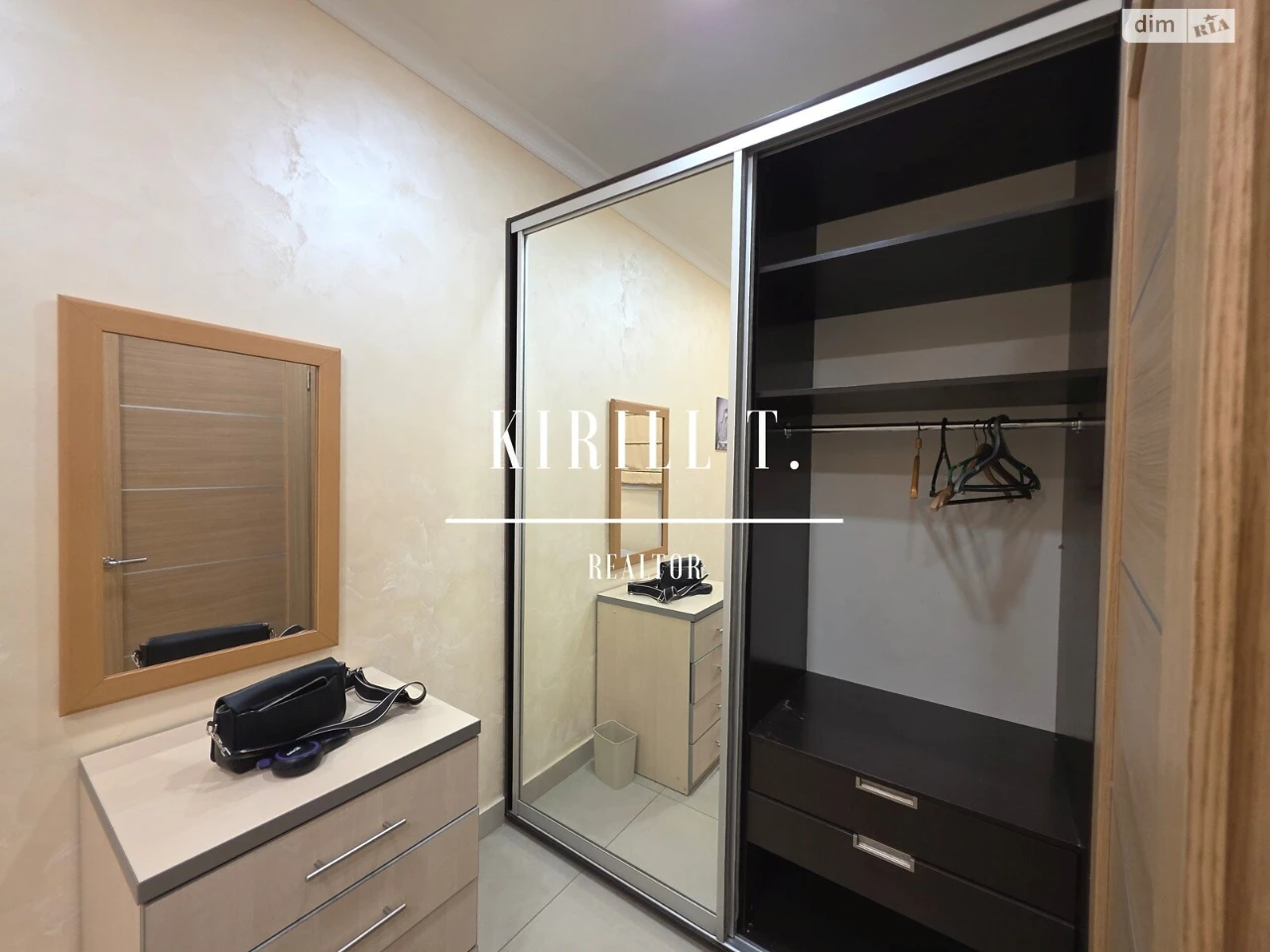 Here are a few options, depending on the specific context and desired emphasis:

**Option 1 (Most straightforward):**

Long-Term Rental, City Center Apartment

**Option 2 (More descriptive):**

Long-Term Rental: Apartment in the City Center

**Option 3 (Focus on availability):**

Apartment for Long-Term Rental in the City Center

**Option 4 (If emphasizing the location):**

City Center Apartment - Long-Term Rental

**Which option is best depends on where this phrase will be used.  For example, if it's a heading on a website, Option 1 or 4 might be best. If it's part of a longer description, Option 2 or 3 might be more appropriate.**