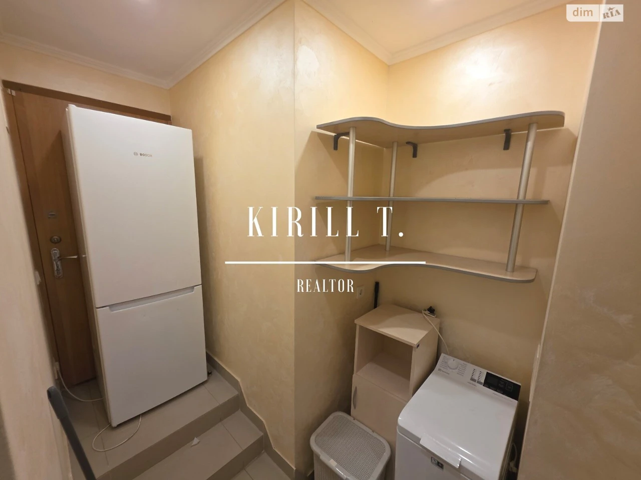 Here are a few options, depending on the specific context and desired emphasis:

**Option 1 (Most straightforward):**

Long-Term Rental, City Center Apartment

**Option 2 (More descriptive):**

Long-Term Rental: Apartment in the City Center

**Option 3 (Focus on availability):**

Apartment for Long-Term Rental in the City Center

**Option 4 (If emphasizing the location):**

City Center Apartment - Long-Term Rental

**Which option is best depends on where this phrase will be used.  For example, if it's a heading on a website, Option 1 or 4 might be best. If it's part of a longer description, Option 2 or 3 might be more appropriate.**