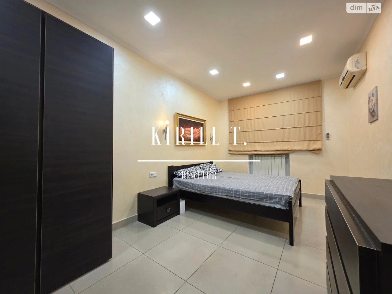 Here are a few options, depending on the specific context and desired emphasis:

**Option 1 (Most straightforward):**

Long-Term Rental, City Center Apartment

**Option 2 (More descriptive):**

Long-Term Rental: Apartment in the City Center

**Option 3 (Focus on availability):**

Apartment for Long-Term Rental in the City Center

**Option 4 (If emphasizing the location):**

City Center Apartment - Long-Term Rental

**Which option is best depends on where this phrase will be used.  For example, if it's a heading on a website, Option 1 or 4 might be best. If it's part of a longer description, Option 2 or 3 might be more appropriate.**