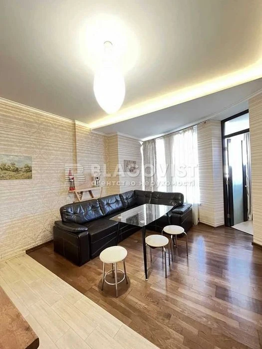 Apartment for sale Mikhnovskogo 14/16