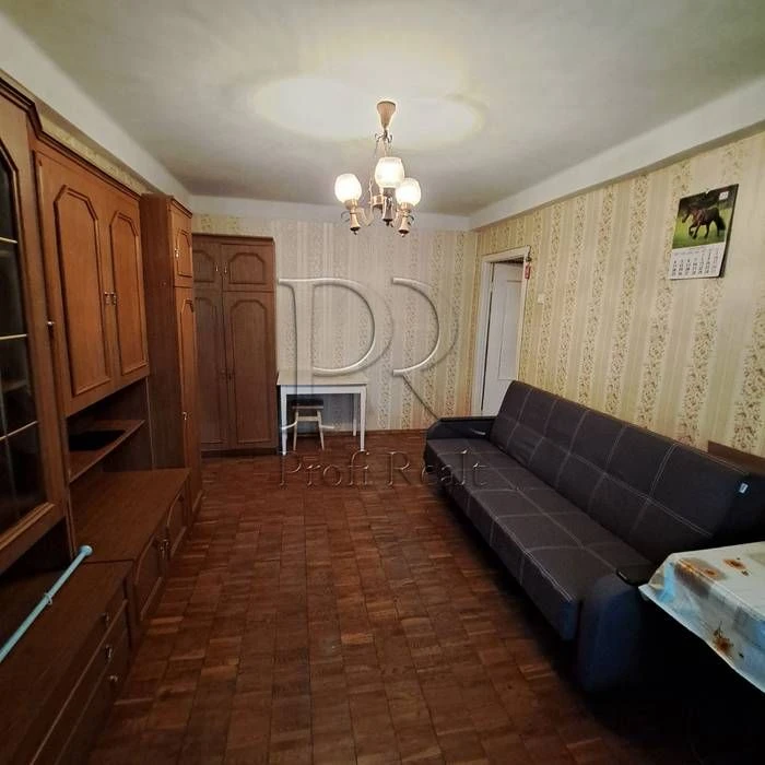Продаж 2к квартири. Воскресенка. Микитенка 15.