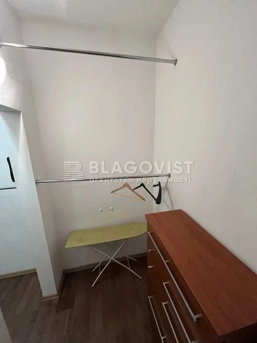 Apartment for sale Mikhnovskogo 14/16