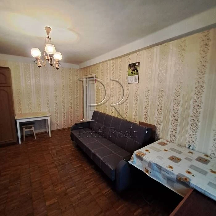Продаж 2к квартири. Воскресенка. Микитенка 15.